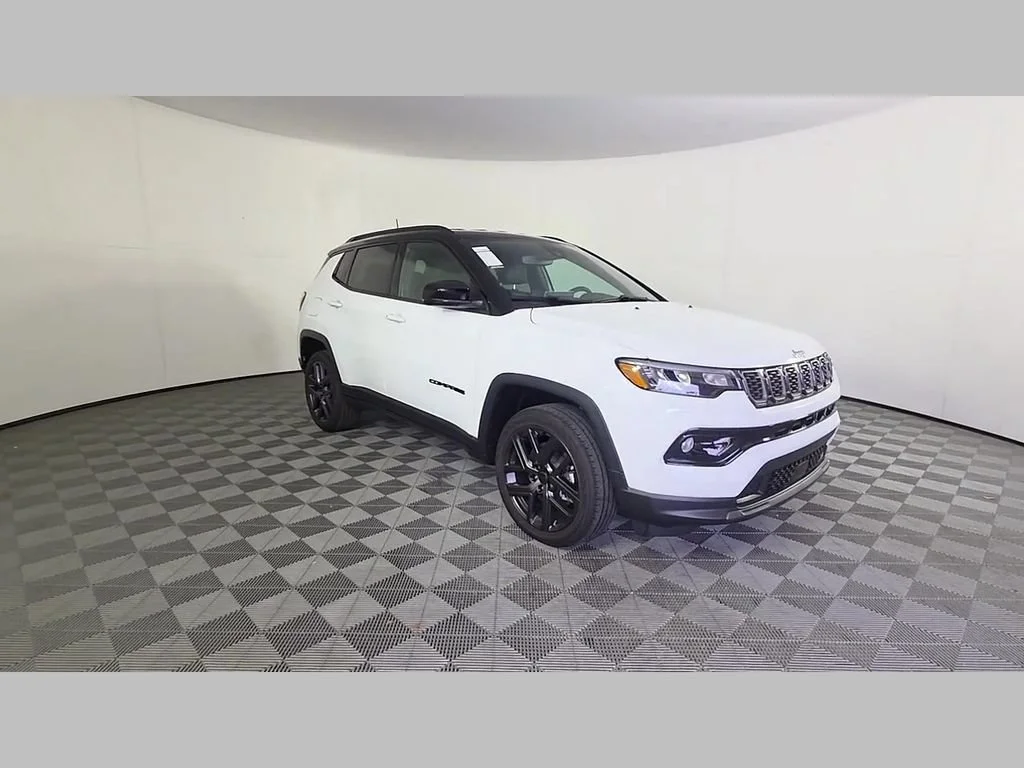 New 2026 Bright White Clear-Coat Exterior Paint Jeep Limited Altitude image 40