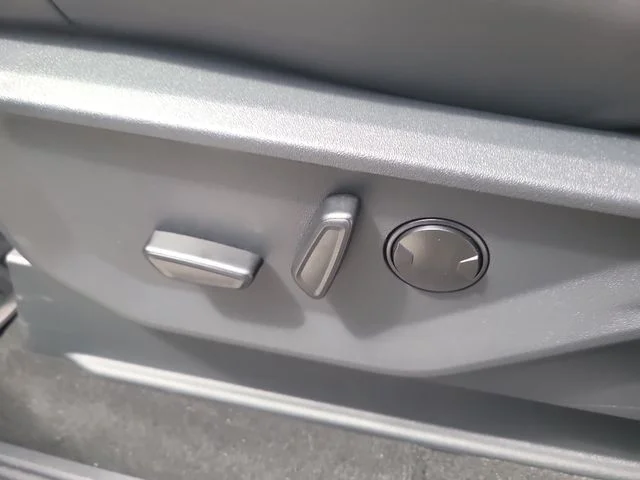 New 2025 White Metallic Ford Tremor image 24