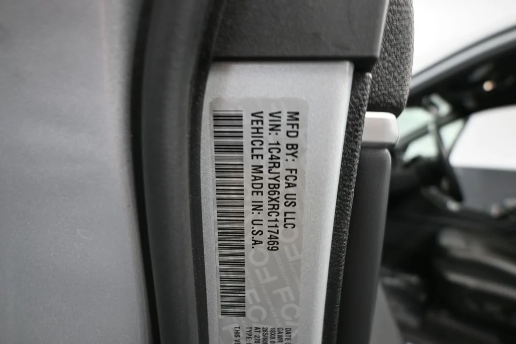 Used 2024 Silver Jeep 4xe image 46