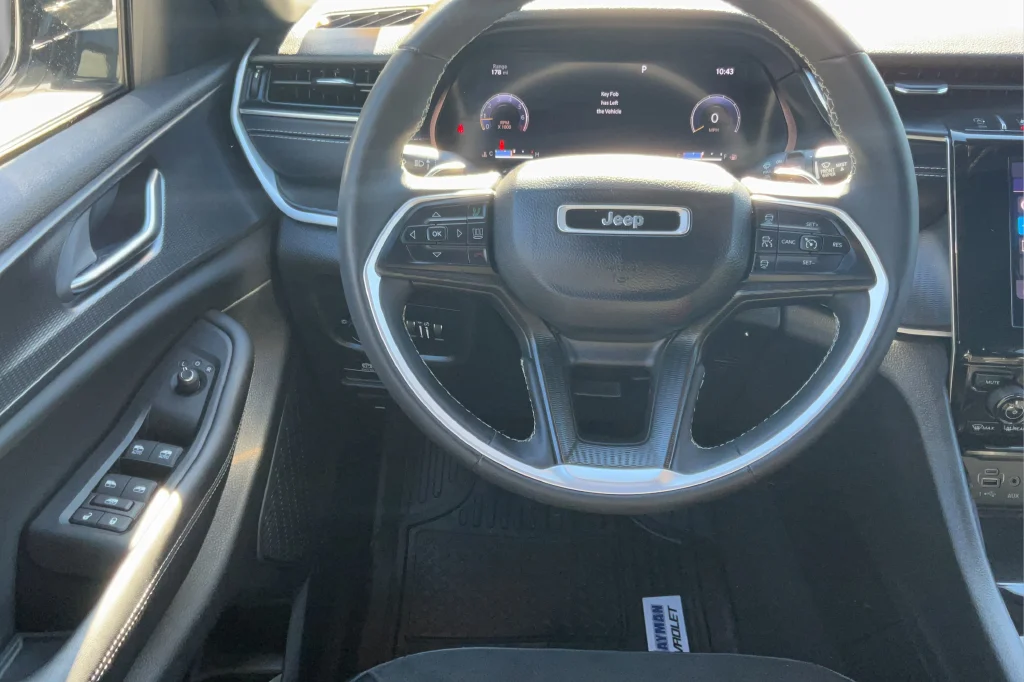 Used 2023 White Jeep Altitude image 14