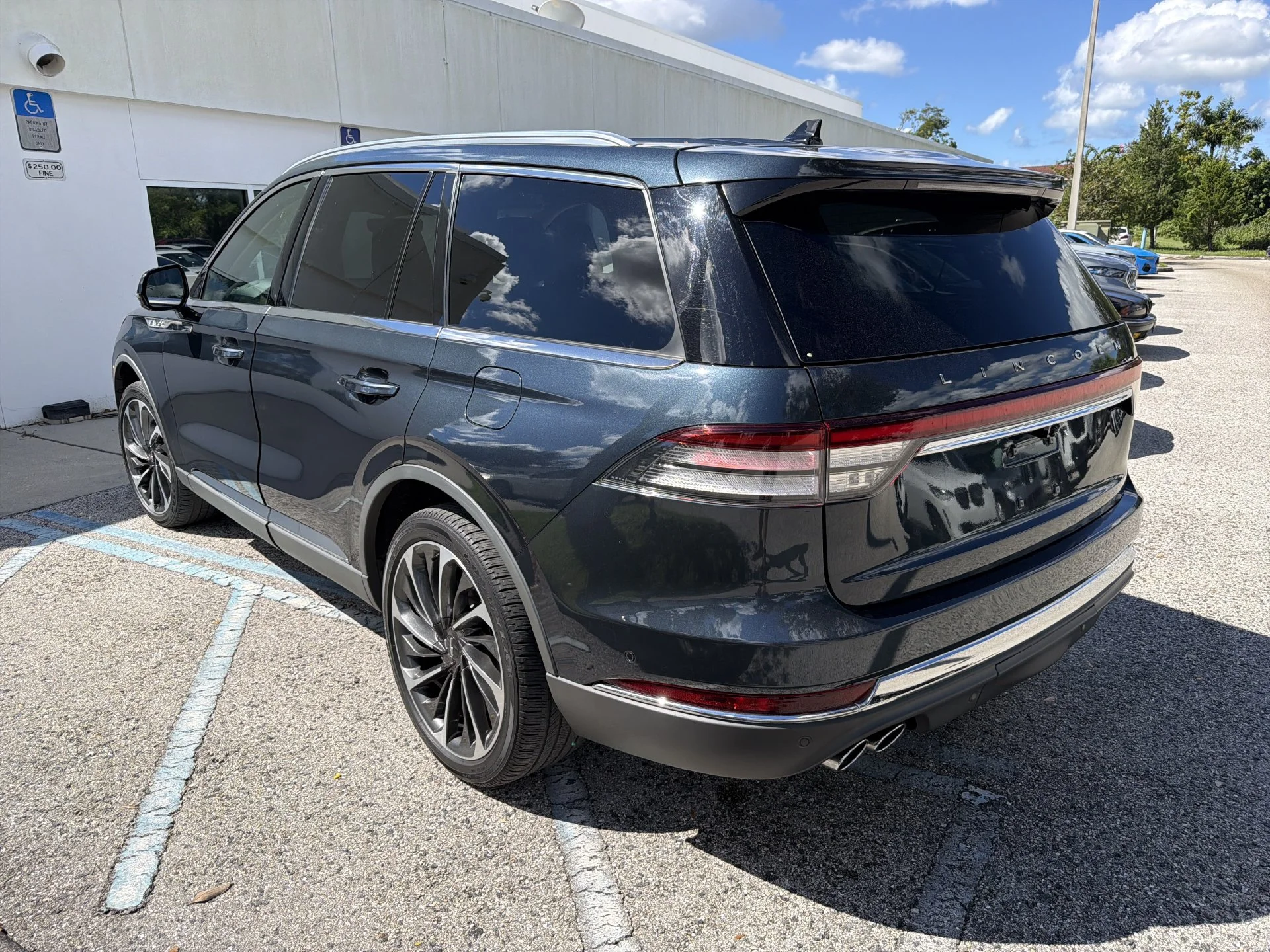 Used 2021 Blue Lincoln Reserve image 39