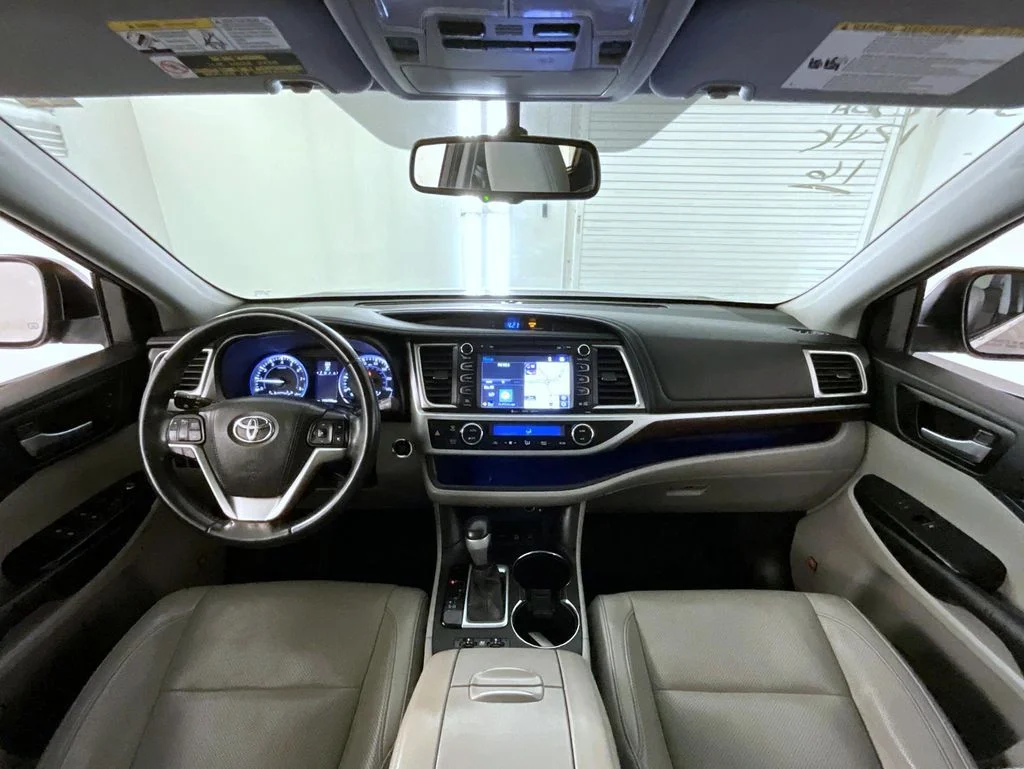 Certified Used 2016 Gray Toyota Limited image 13
