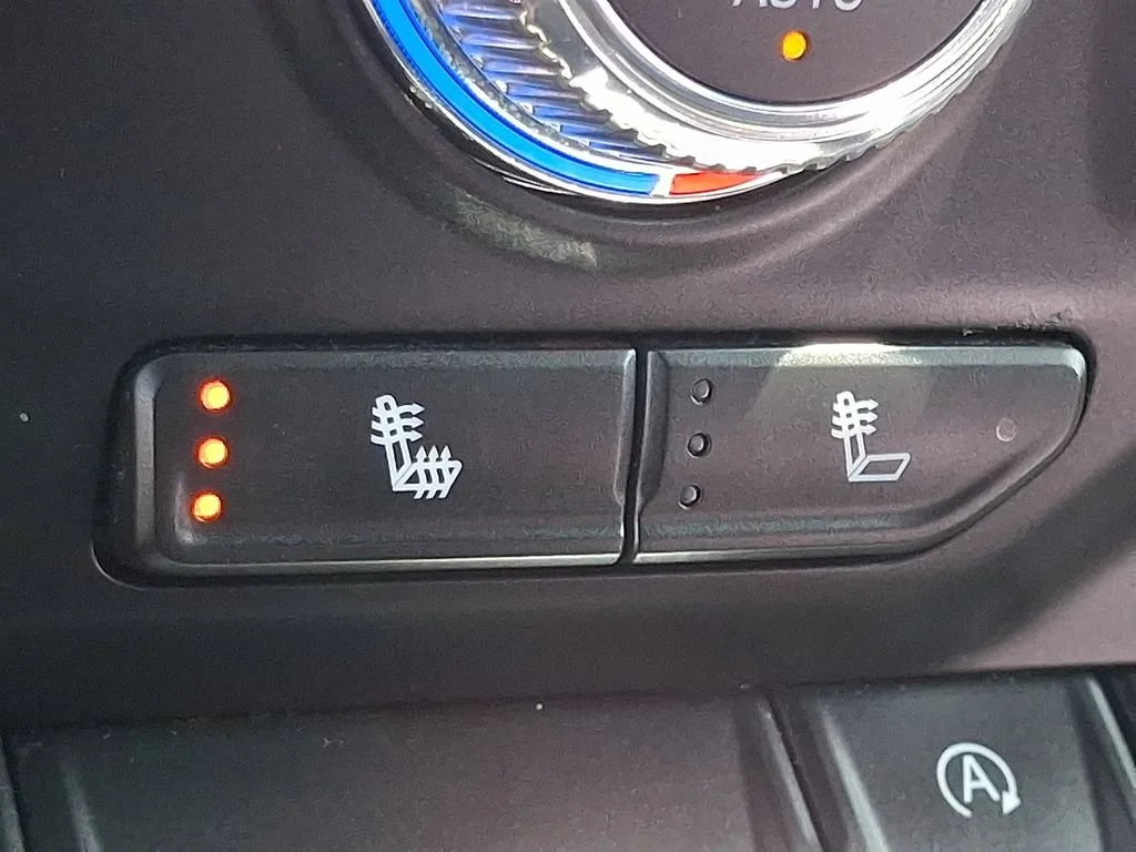 Used 2021 SUMMIT WHITE GMC Elevation image 23