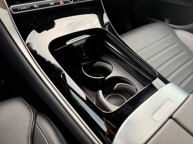 Used 2025  Mercedes-Benz GLC 300 Coupe image 25