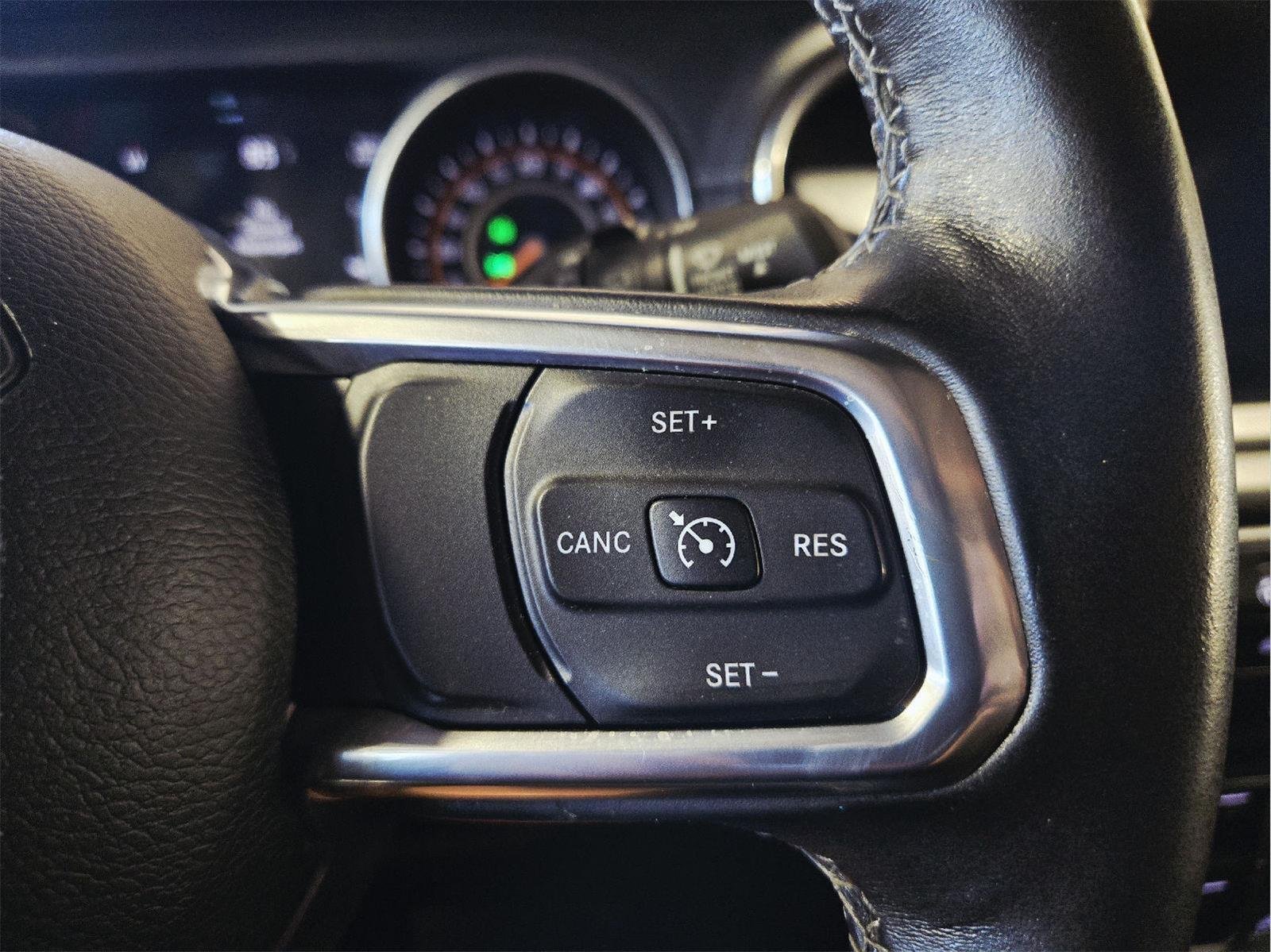Used 2020 RED JEEP SAHARA image 20