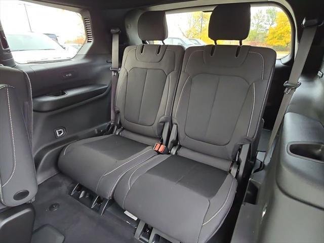 New 2025 Bright White Clear-Coat Exterior Paint Jeep Laredo X image 30