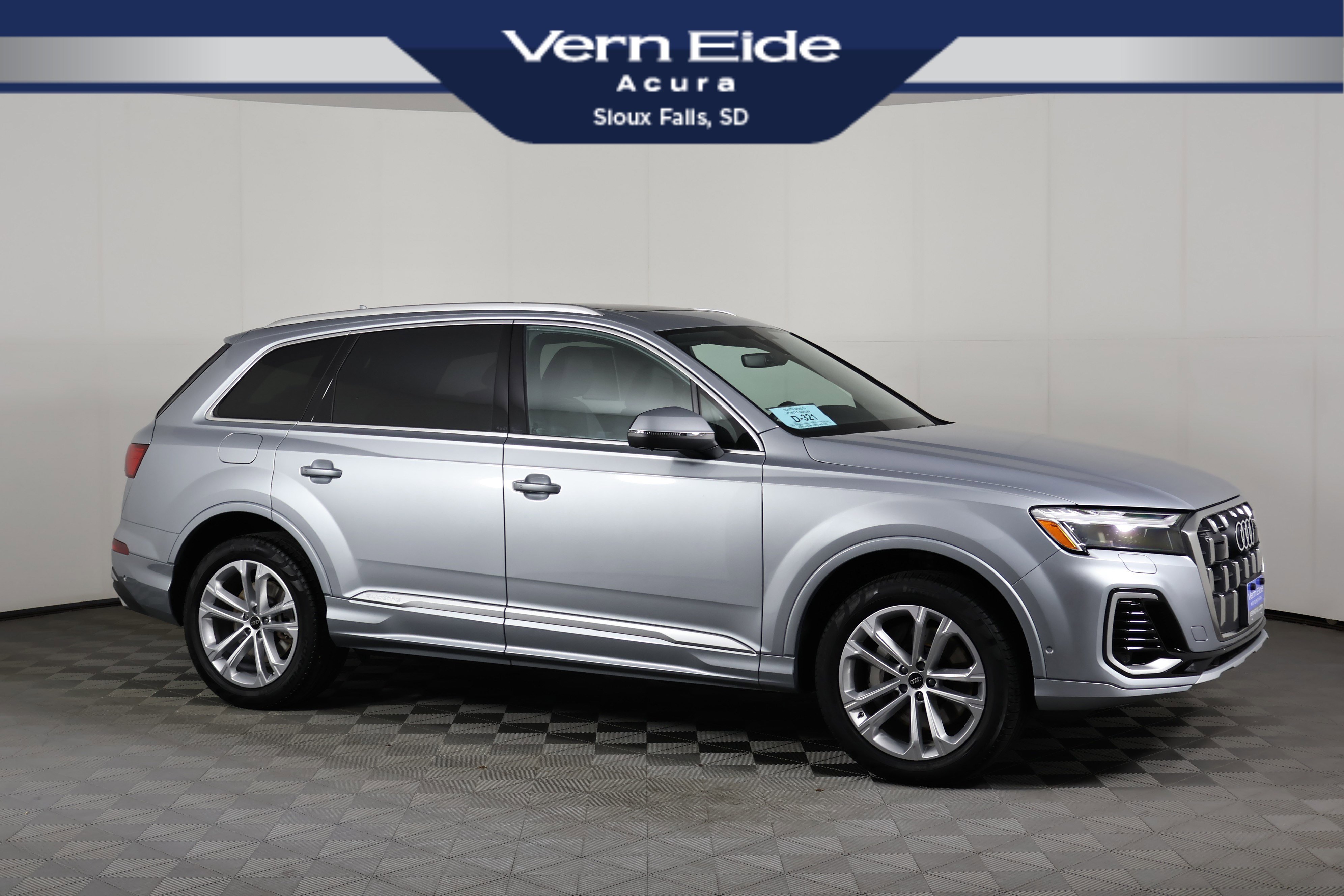 2025 Audi Q7 55 Premium Plus quattro Tiptronic's photo