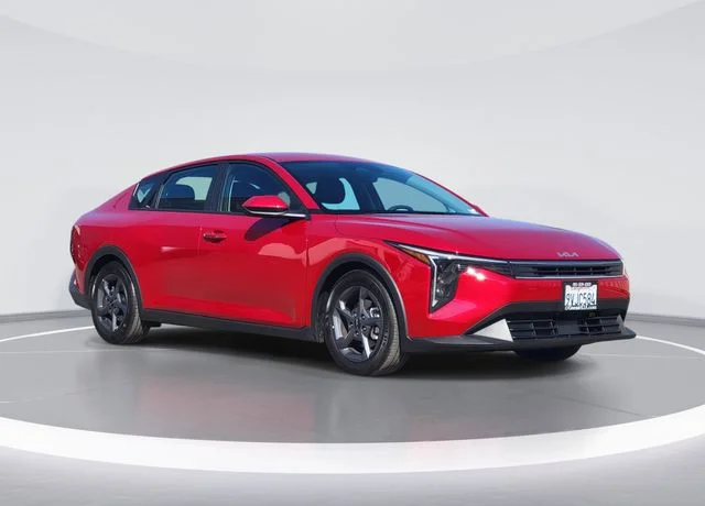 2025 Kia K4 LXS AT's photo
