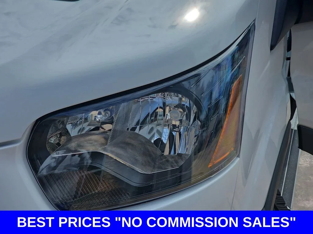 Used 2025 White Ford Base image 31