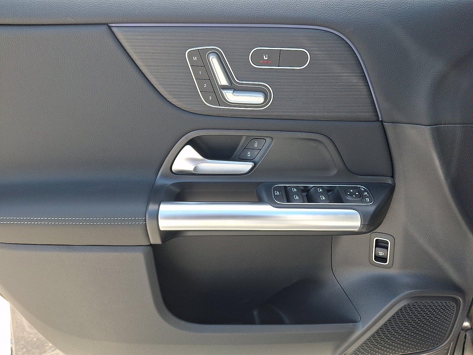 New 2026 Mountain Grey Metallic Mercedes-Benz GLA 250 image 10