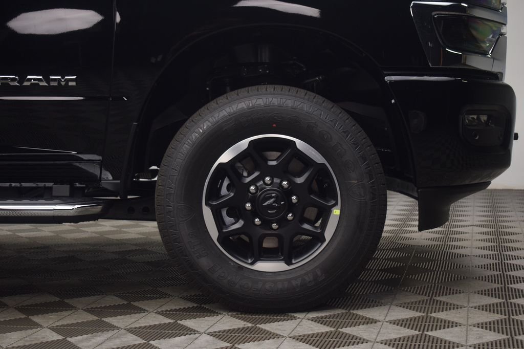 New 2026 Diamond Black Crystal Pearl-Coat Exterior Paint RAM Laramie image 7