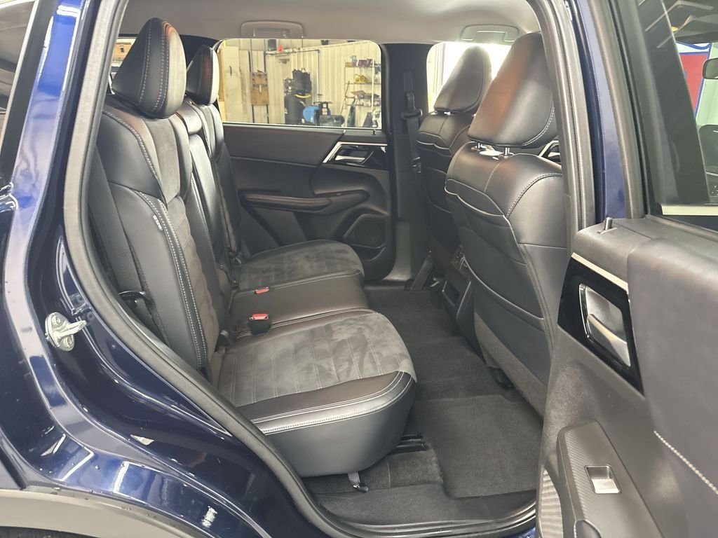Used 2024 Cosmic Blue Metallic Mitsubishi SE image 17