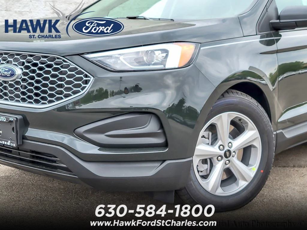 New 2024 Forged Green Metallic Ford SE image 2