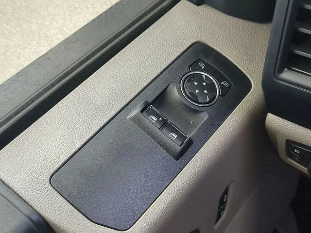 Used 2016 Green Ford XL image 21