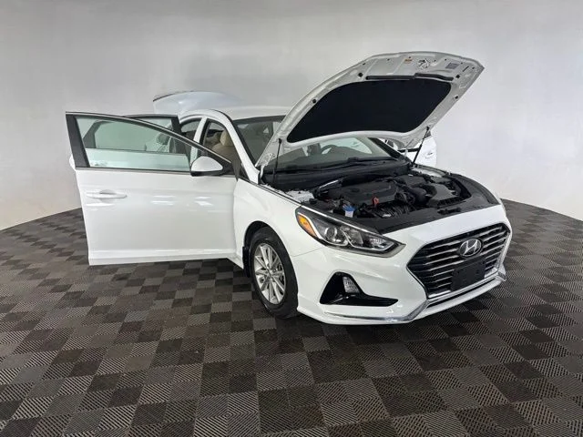 Used 2019 White Hyundai SE image 15