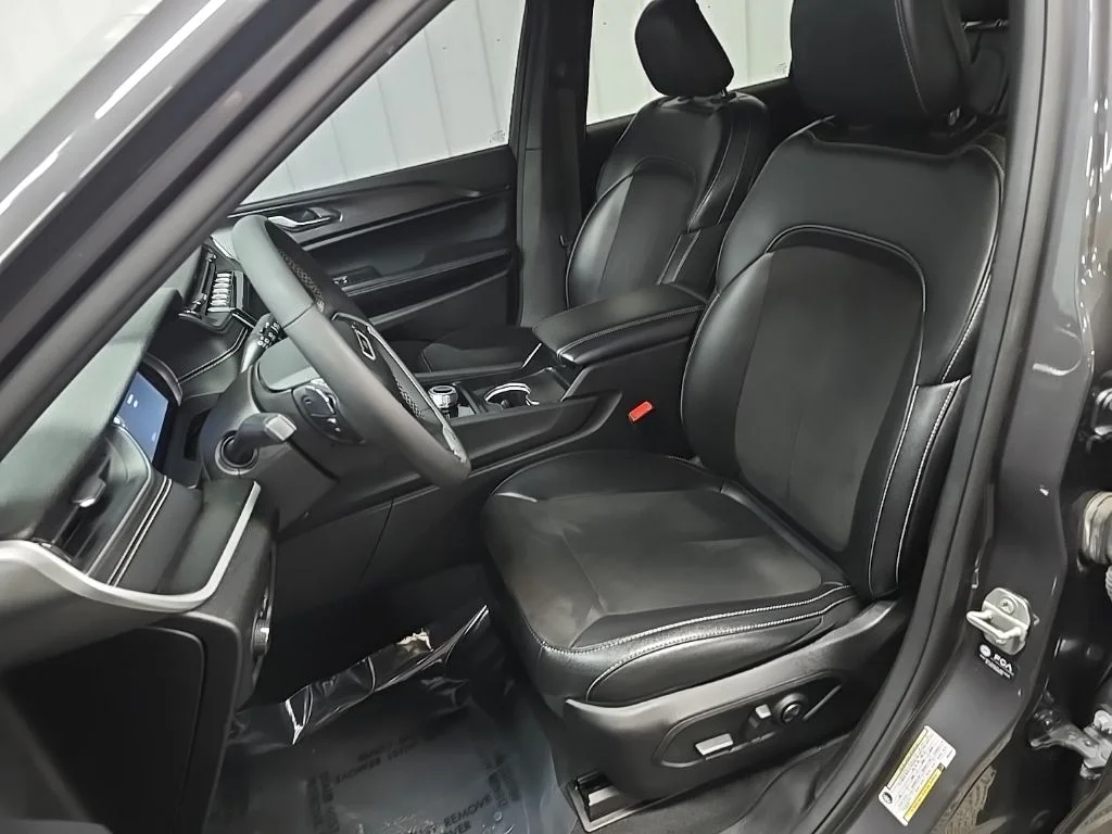 Used 2024 Gray Jeep Altitude image 29
