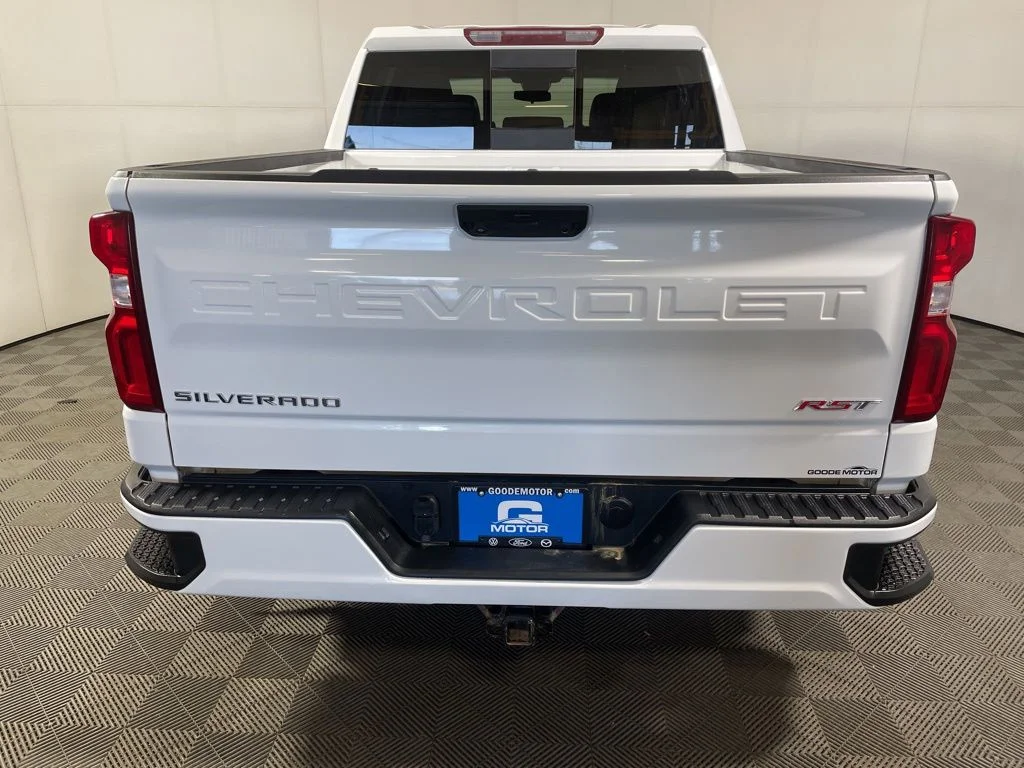 Used 2022 White Chevrolet RST image 7