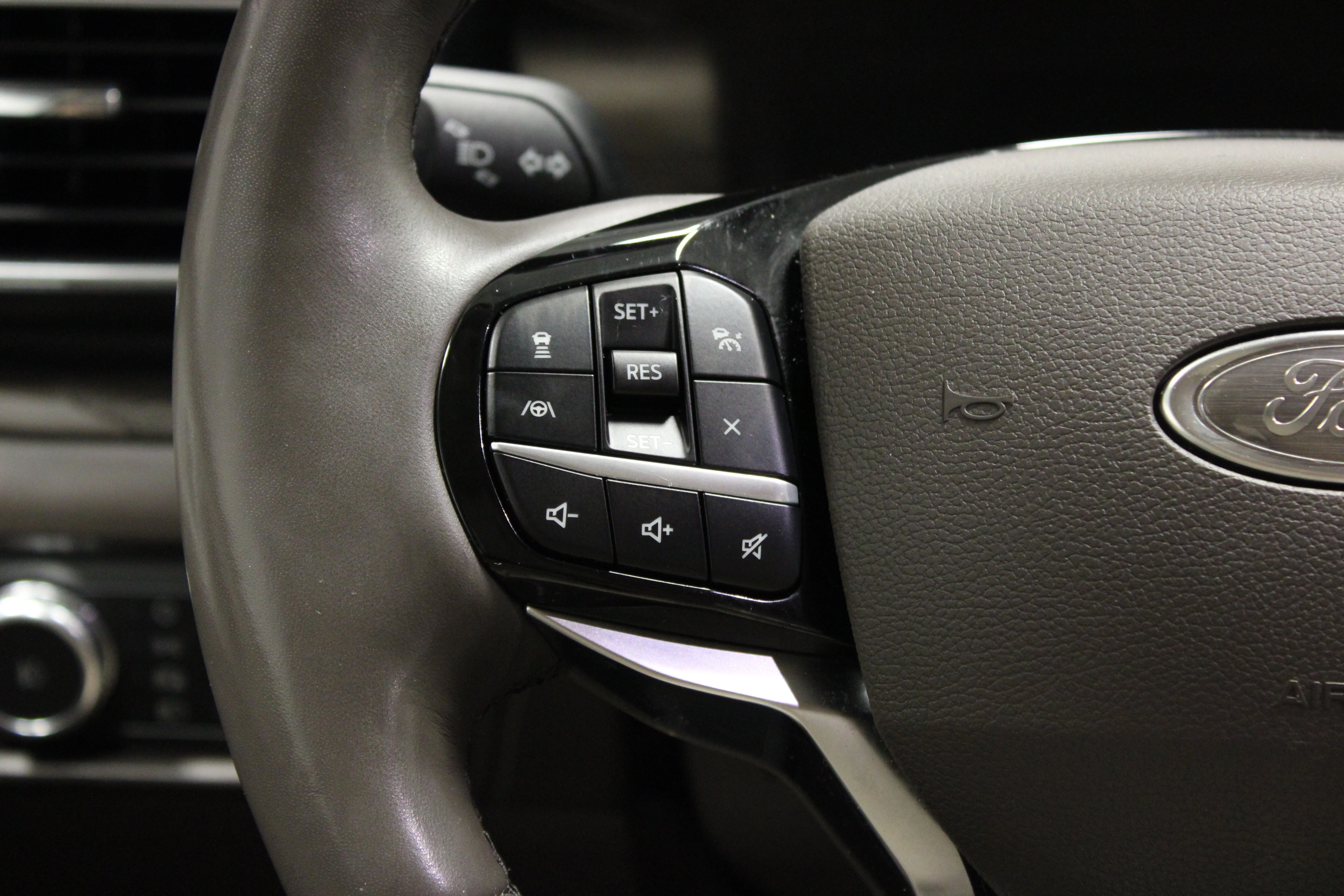 Used 2022 Stone Blue Metallic Ford Platinum image 25