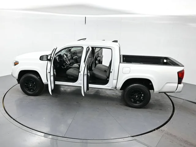 Used 2022 White Toyota SR5 image 36
