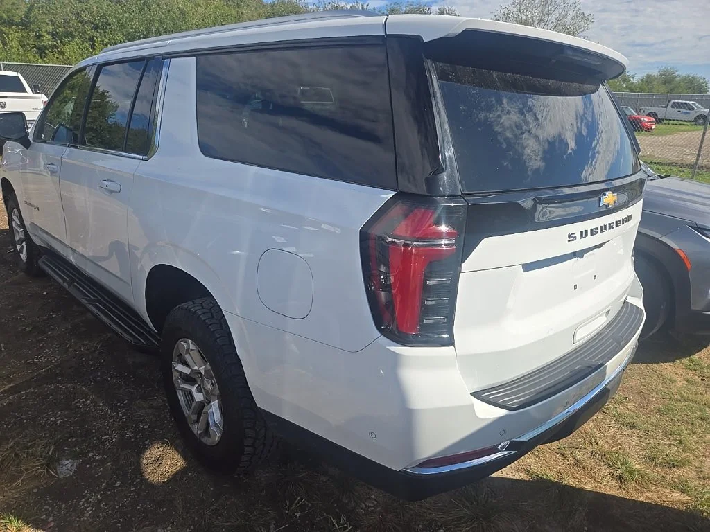 Used 2025 White Chevrolet LT image 3
