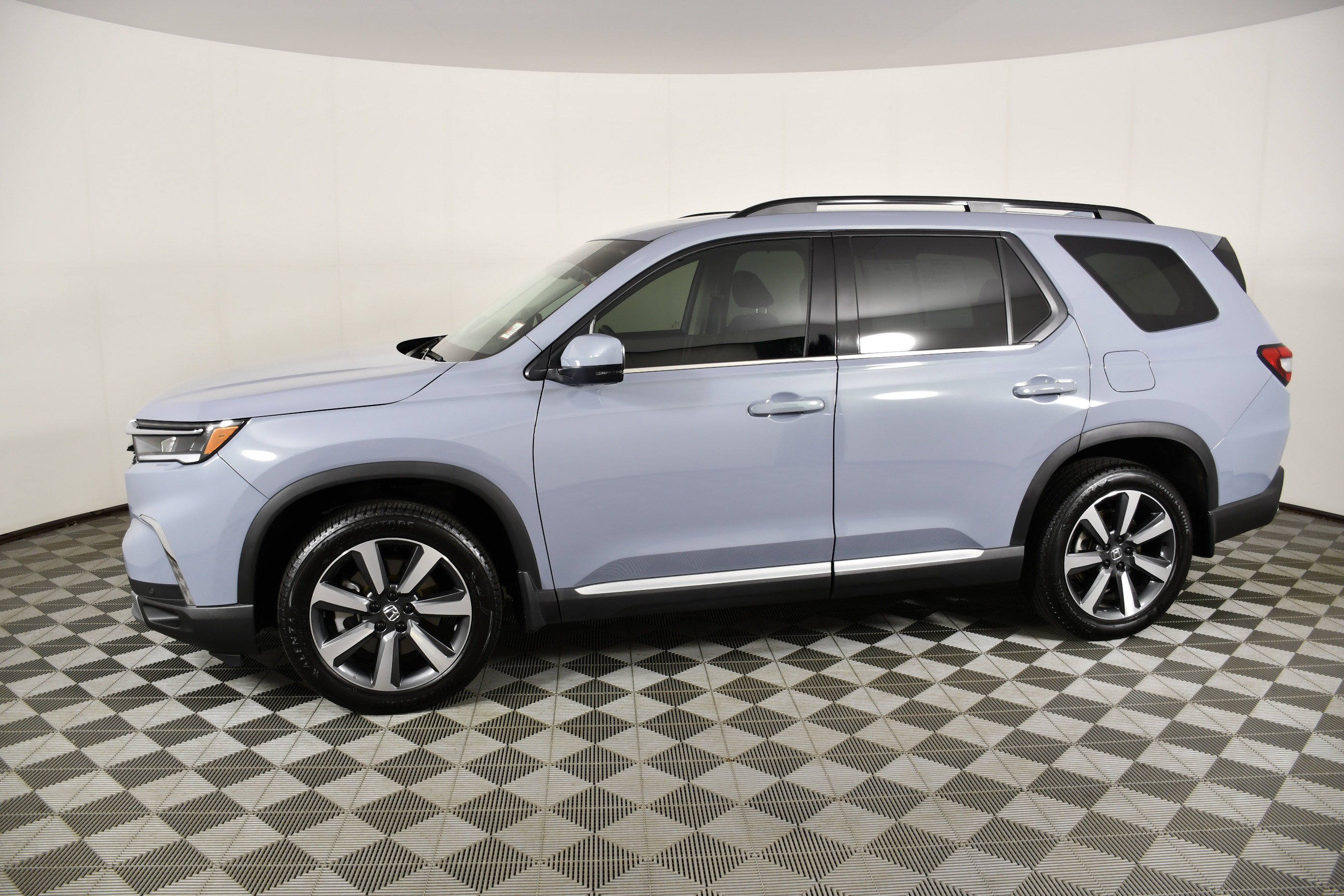 Certified Used 2025 Sonic Gray Pearl Honda AWD TRG image 9