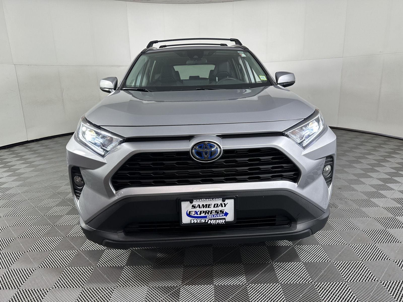 Used 2021 Silver Sky Metallic Toyota XLE Premium image 10