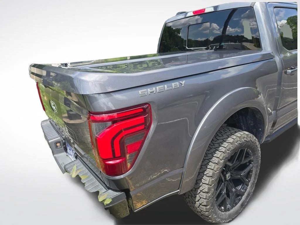 Used 2025 Gray Metallic Ford Lariat image 3