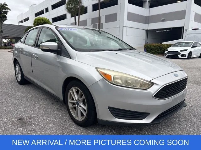 2017 Ford Focus Sedan SE's photo