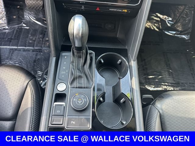 Used 2022 Silver Volkswagen 3.6L V6 SE w/Technology image 22