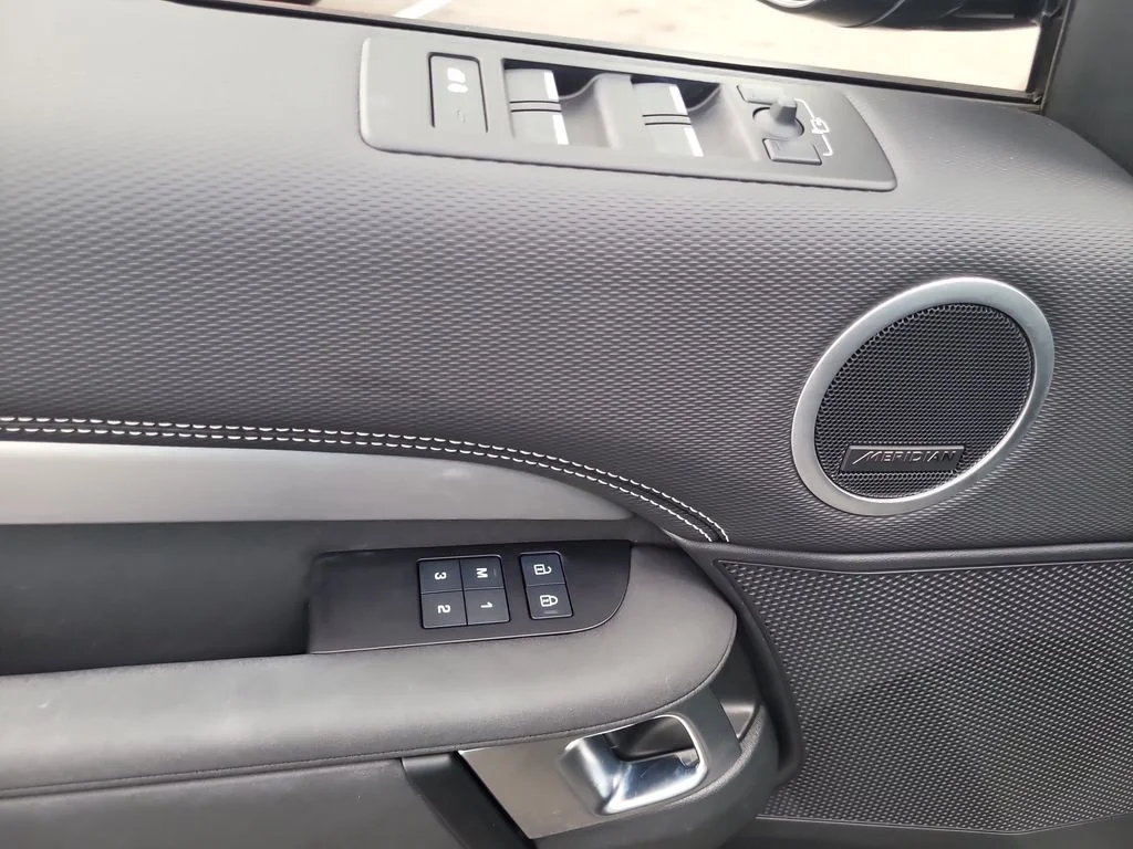 Used 2023 Gray Land Rover S R-Dynamic image 18