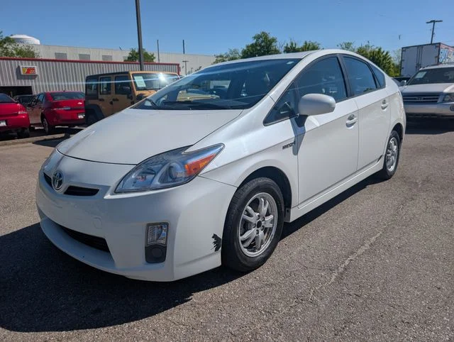 Used 2010 White Toyota  image 3