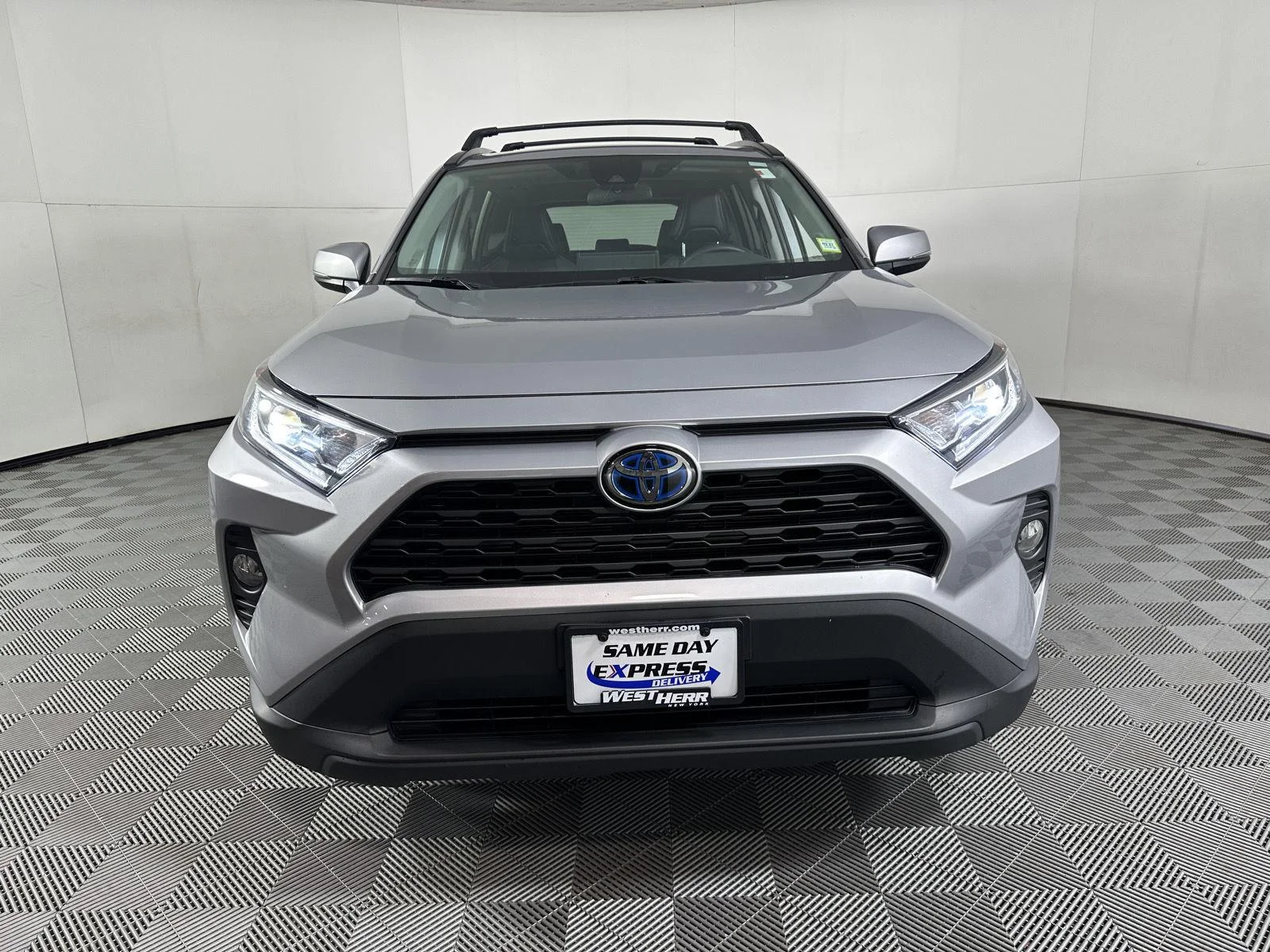 Used 2021 Silver Sky Metallic Toyota XLE Premium image 10