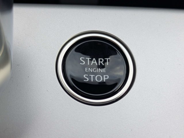 New 2027 White Land Rover SE image 28