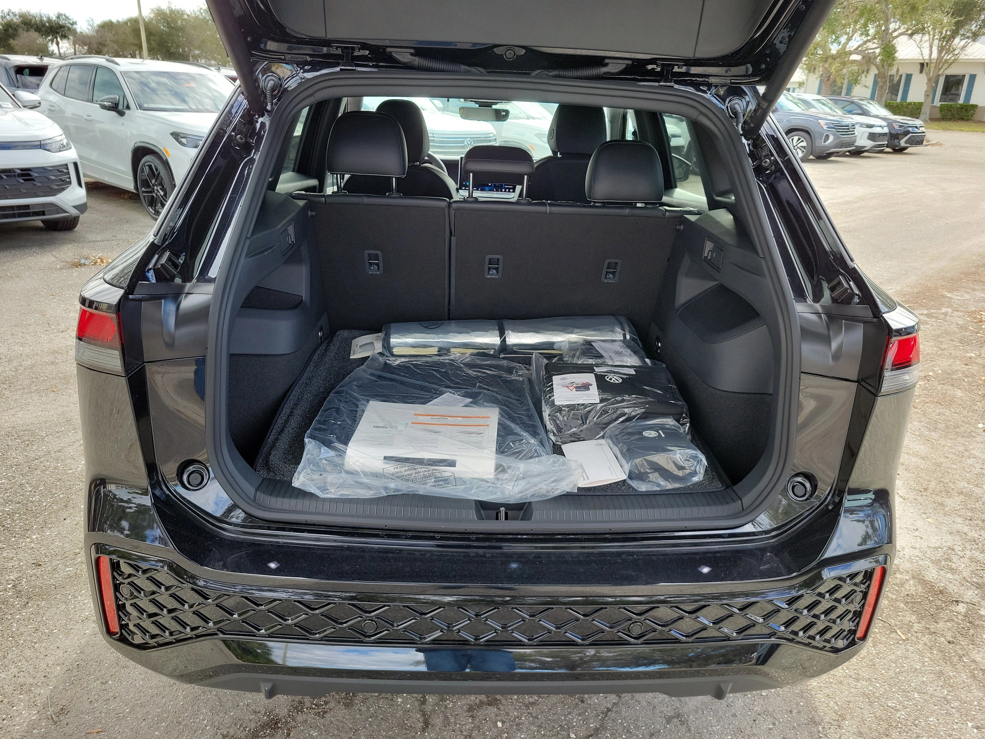 2026 Volkswagen Tiguan SE R-LINE BLACK - Photo 13