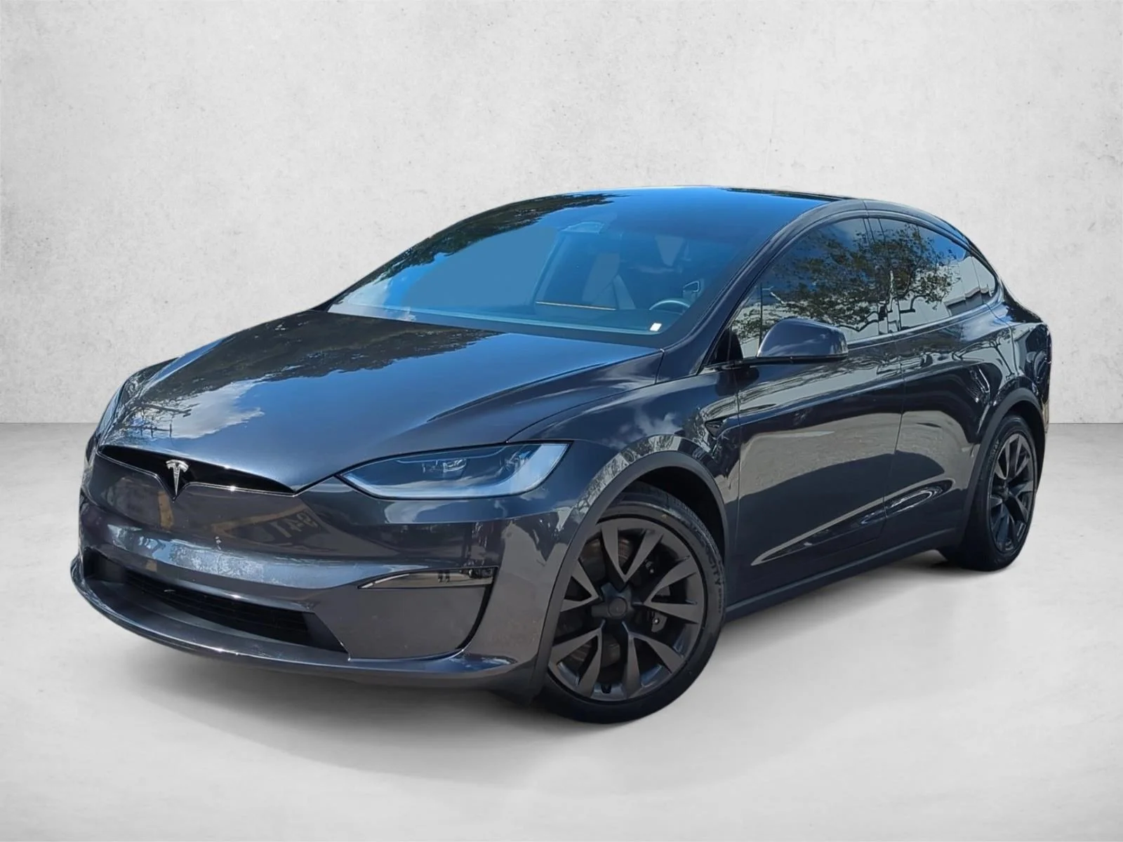 Used 2024 Gray Tesla  image 1