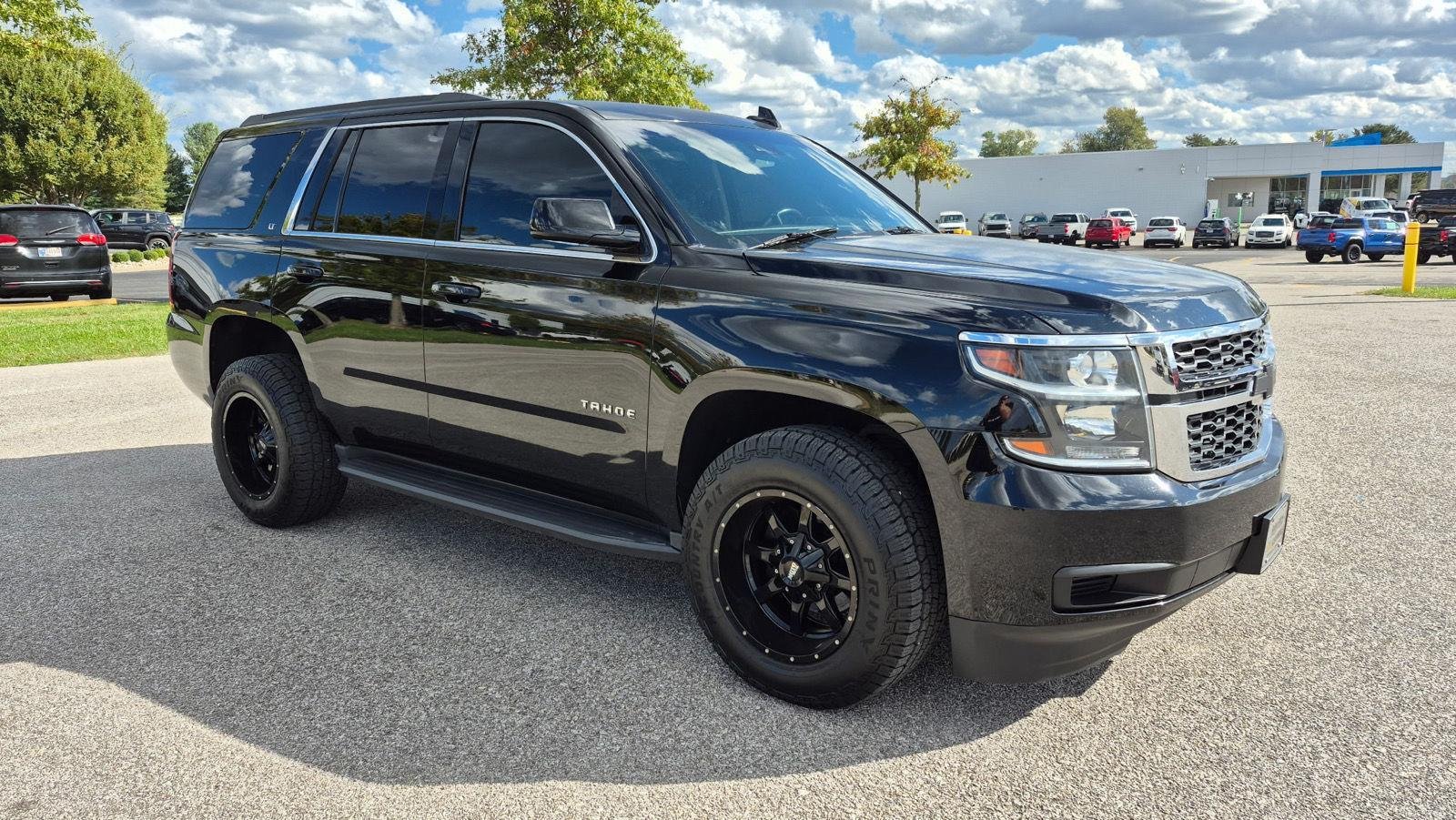 2017 Chevrolet Tahoe LT photo 3