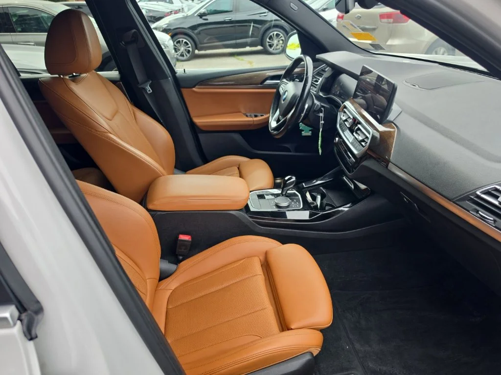 Used 2022 White BMW xDrive30i image 21