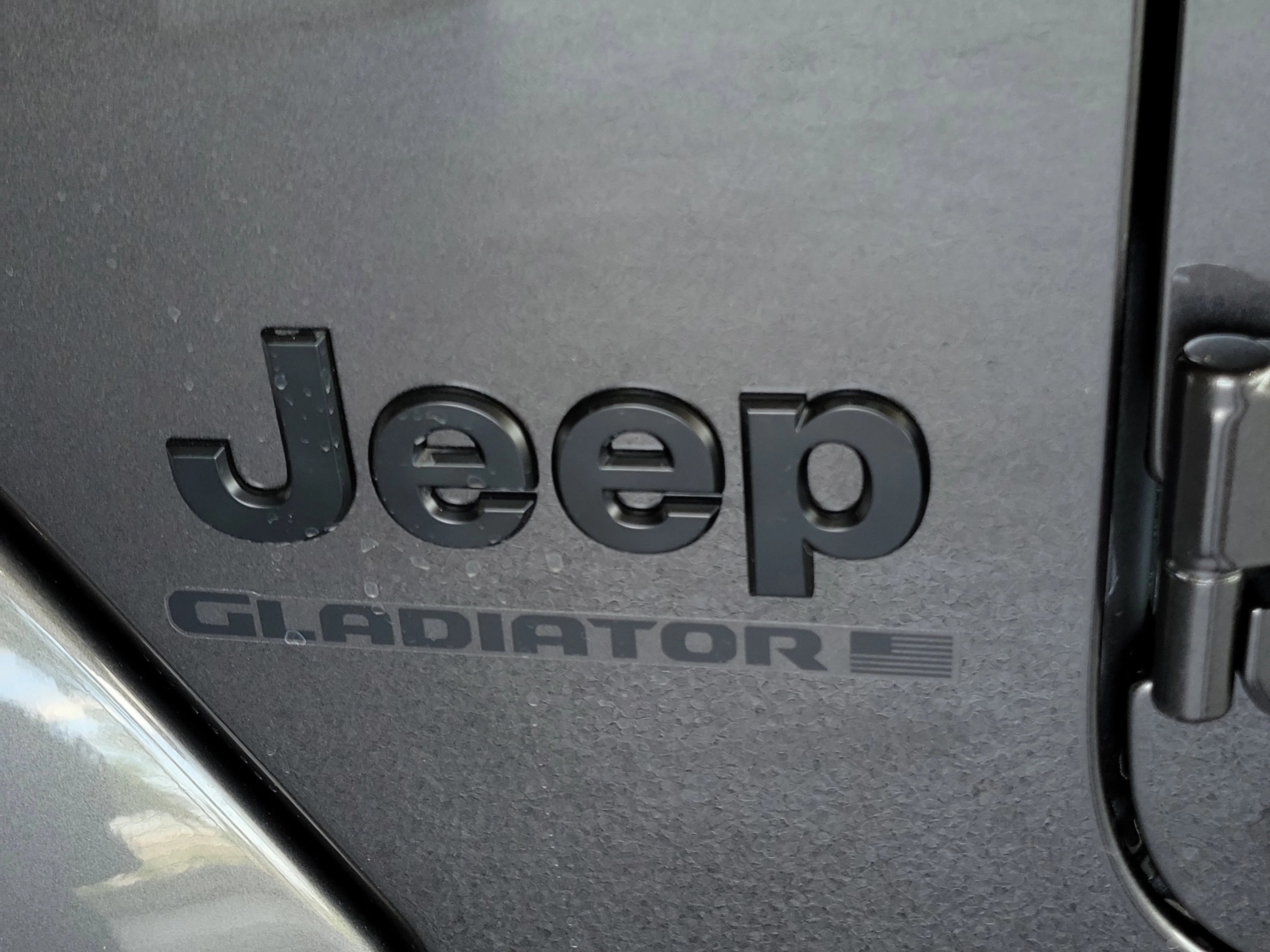 New 2026 Granite Crystal Metallic Clear-Coat Exterior Paint Jeep Sahara image 4