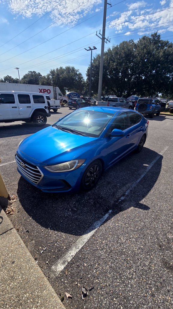 Used 2017 Blue Hyundai SE image 2