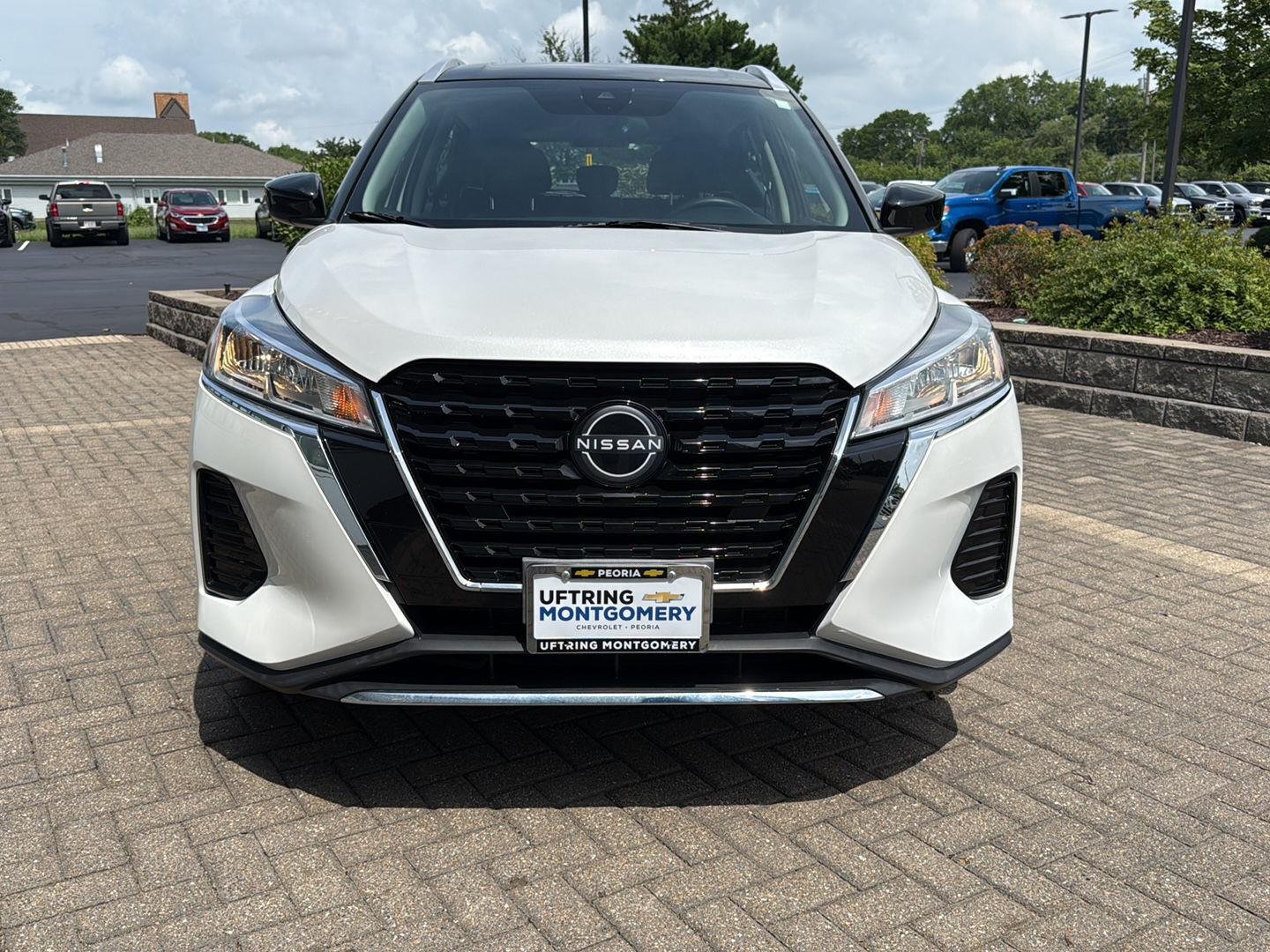 Used 2023 Aspen White Tricoat/Super Black Nissan SV image 8