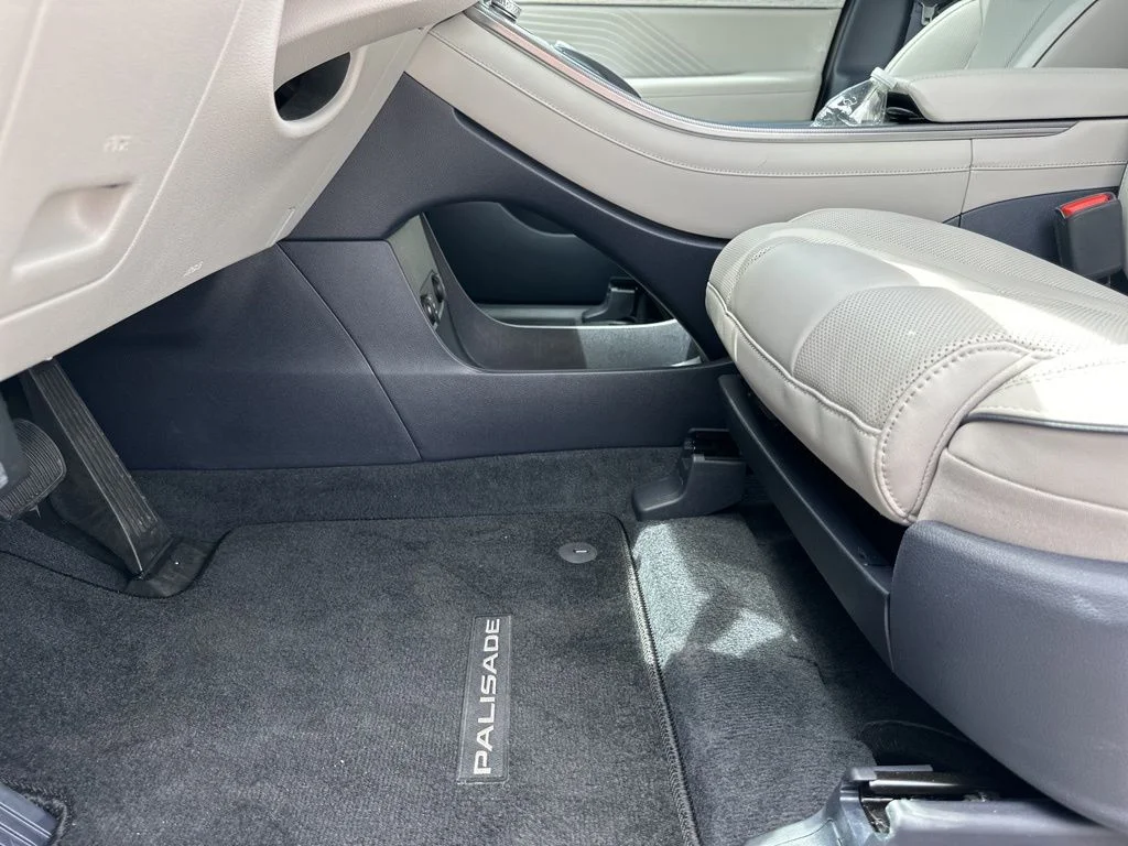 Used 2025 White Hyundai Calligraphy image 36