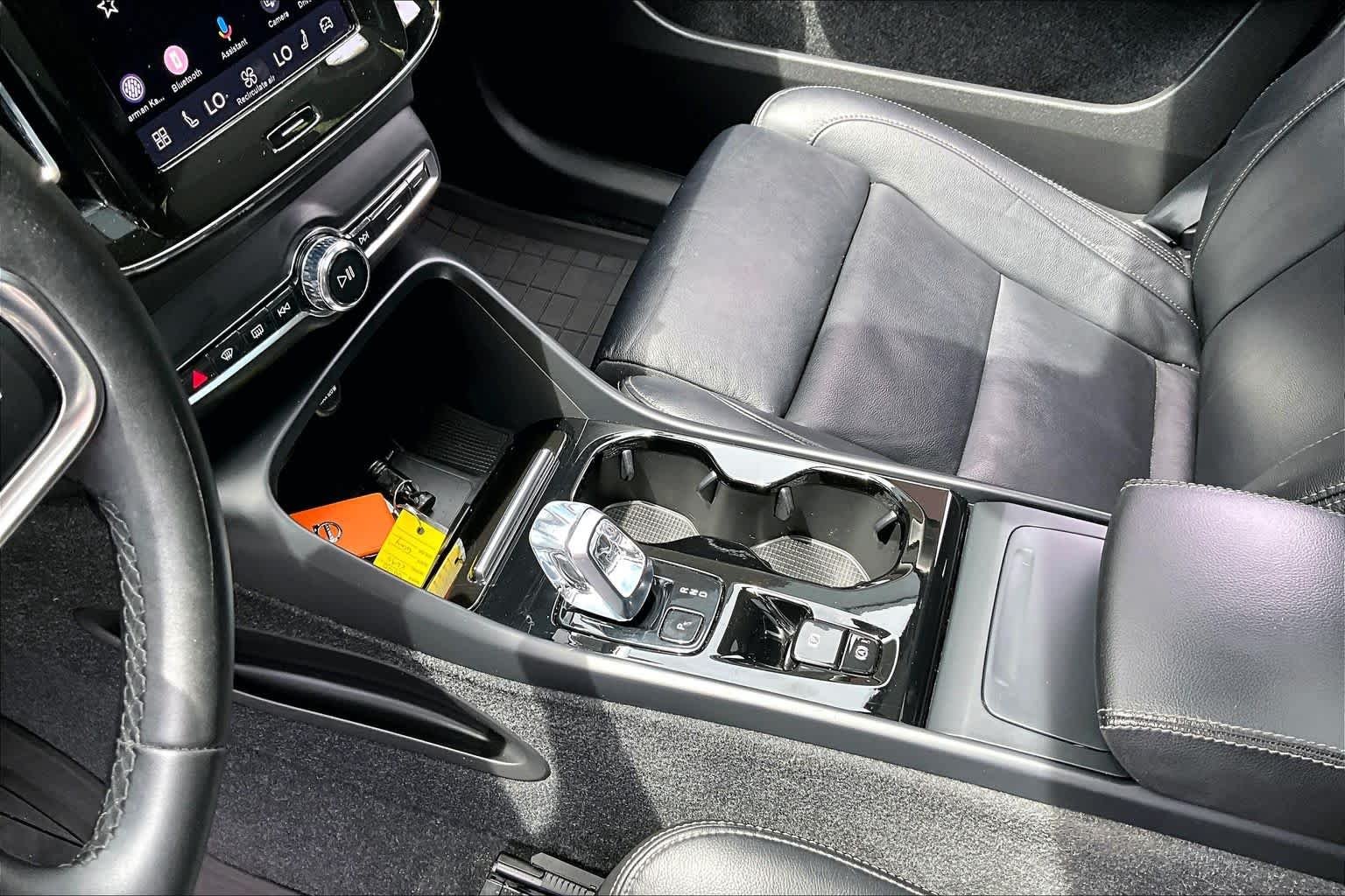Used 2023  Volvo Plus Bright Theme image 17