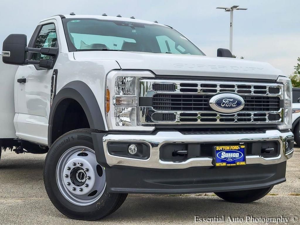 New 2025 Oxford White Ford F-450® XL image 2