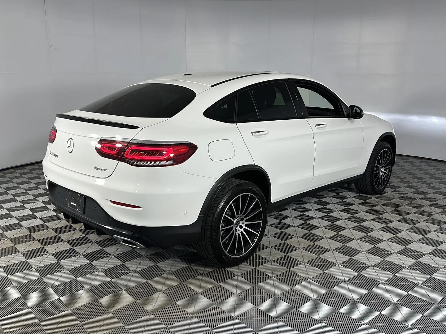 Used 2023 Polar White Mercedes-Benz GLC 300 image 5