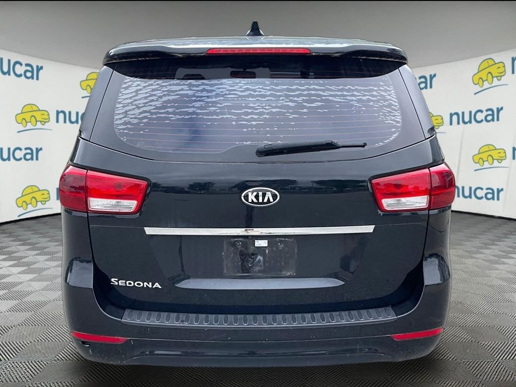 Used 2017 Black Kia L image 3