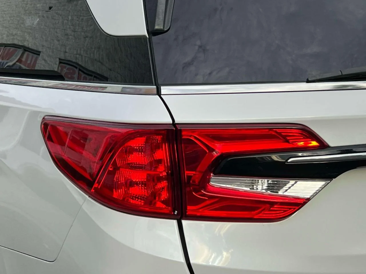 2023 Honda Odyssey Touring - Photo 15