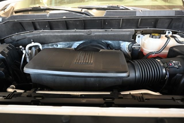 Used 2021 White Chevrolet LTZ image 33