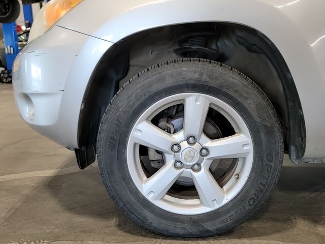 Used 2008 Classic Silver Metallic Toyota Base image 13