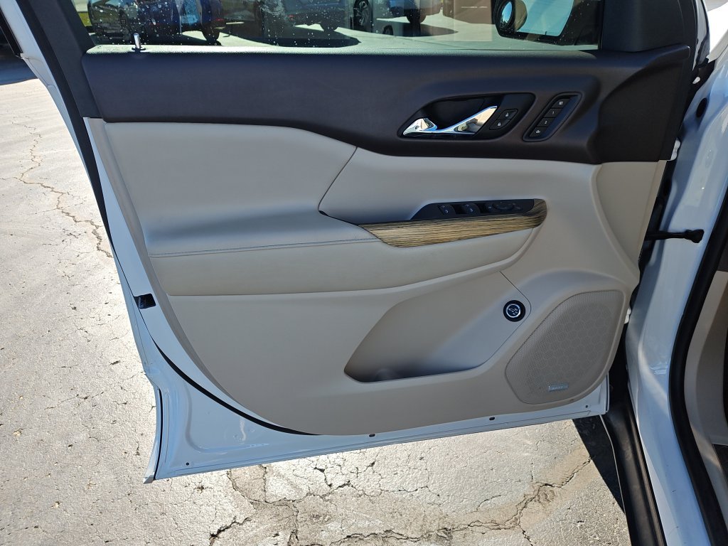 Used 2017 White GMC Denali image 12