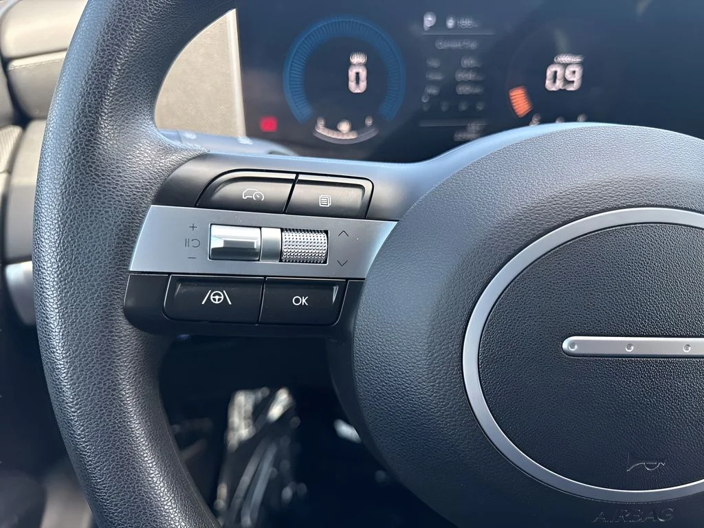Used 2025 White Hyundai SEL image 14